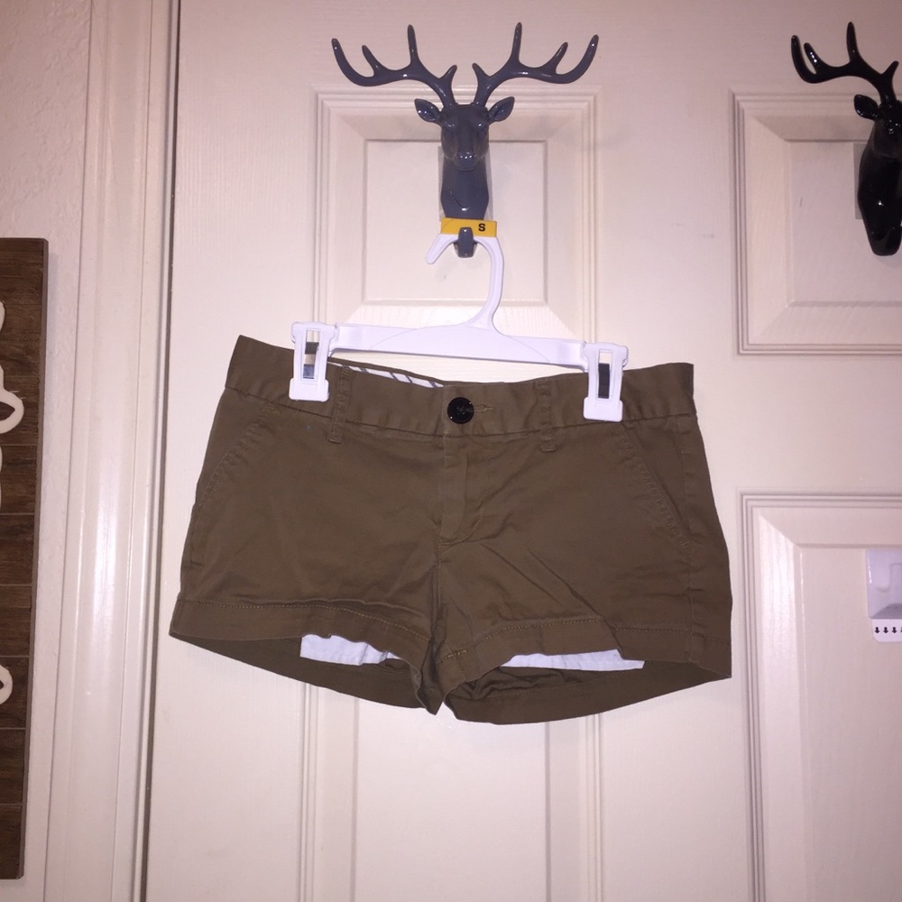 Kaki shorts